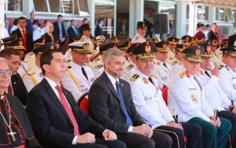 Abdo hizo entrega de bast�n de mando y condecoraciones a nuevos jefes policiales