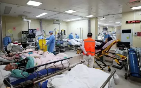 Crece el colapso en hospitales y crematorios en China por el rebrote de covid
