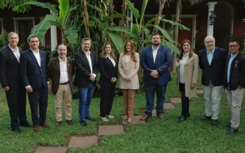 Oposici�n va consolidando listas para el Senado