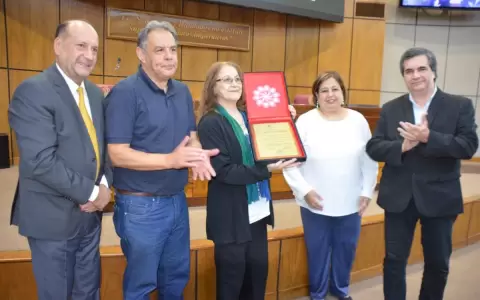 Heddy Ben�tez es distinguida por la C�mara de Senadores