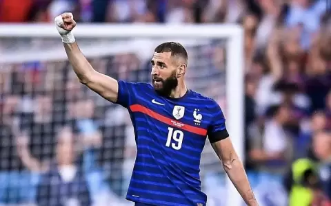 Bombazo: Benzema anuncia que deja la selecci�n de Francia