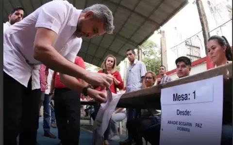 Abdo reconoce derrota, pero no menciona "abrazo republicano"
