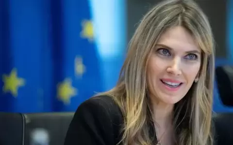 Un tribunal de Bruselas decidir� si mantiene la prisi�n preventiva contra Eva Kaili por los sobornos de Qatar
