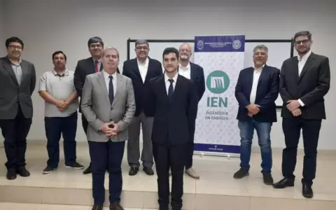 Estudiante de la UNA se convirti� en el primer ingeniero en energ�a del pa�s