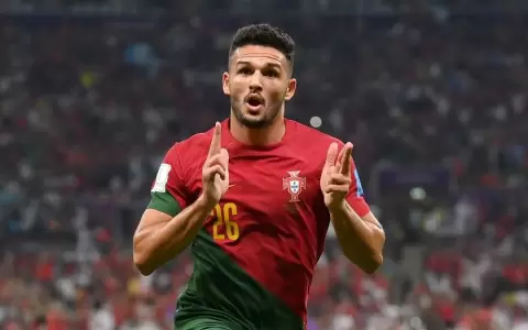 Con CR7 de suplente, Portugal golea y avanza a cuartos de final