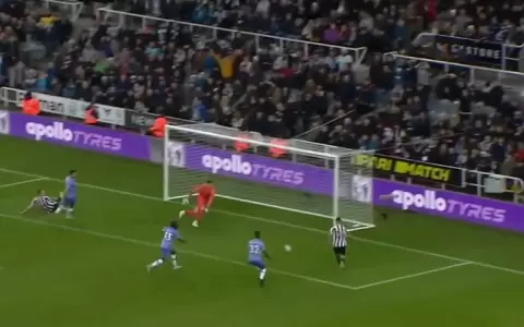 El ins�lito gol que se perdi� Miguel Almir�n en la Carabao Cup