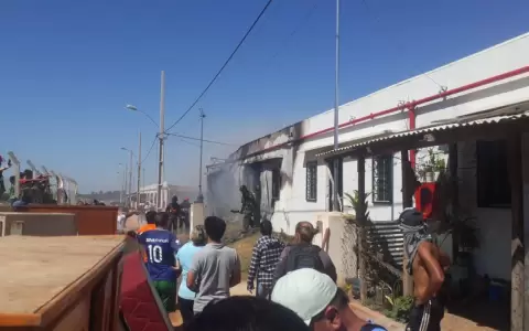 Reportan incendio de gran magnitud en Barrio Temporal del Ba�ado Tacumb�