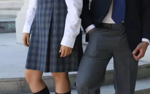 Con orden judicial, alumna consigui� ir a su colaci�n con pantalones