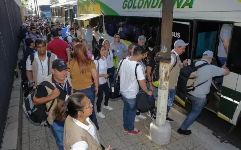 Internas: parten buses a distritos de Central y funcionarios alistan el acompa�amiento log�stico