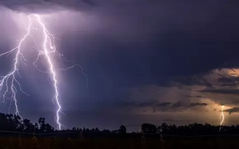 S�bado con lluvias y tormentas el�ctricas