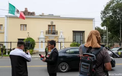 Per� expulsa a embajador mexicano y denuncia injerencia