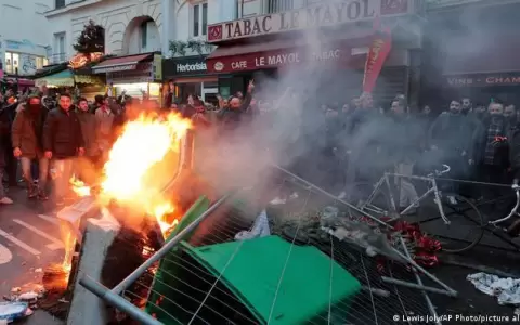 Disturbios en Par�s tras tiroteo en que murieron tres kurdos