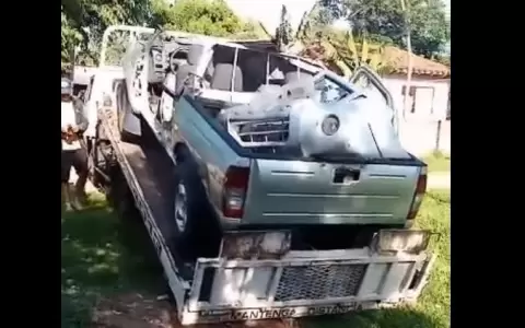 Detienen a polic�as que aparentemente vend�an partes de veh�culos incautados