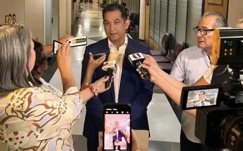 Senador denuncia a personas innominadas por "esquema il�cito de recaudaci�n" ante la Fiscal�a