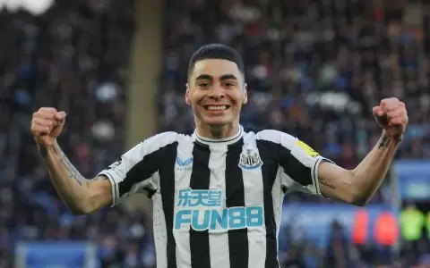 Miguel Almir�n marca un golazo en la victoria de Newcastle