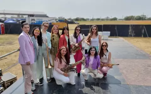 Band'Elaschica se presenta en el Teatro Tom Jobim