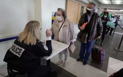 Preocupaci�n por contagios masivos de covid en China: pa�ses imponen controles en aeropuertos
