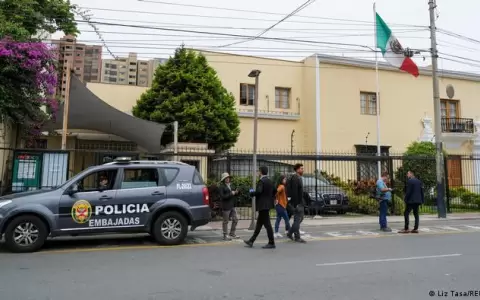 M�xico otorg� asilo pol�tico a familia de Pedro Castillo, pero a�n �negocia� su salida