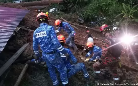 Ocho muertos y unas 60 personas atrapadas tras deslave de tierra en Malasia