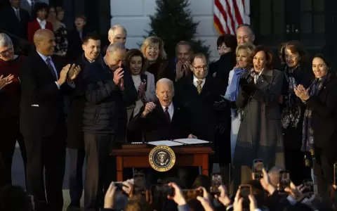 La Casa Blanca se convierte en una fiesta con la firma de la ley del matrimonio entre homosexuales
