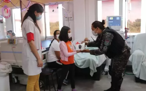 Hospital de Cl�nicas: Grupo Lince llev� regalos y amor a ni�os internados