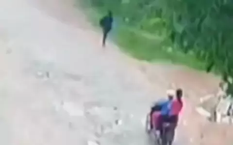 Madre e hija asaltaron a una joven en la v�a p�blica
