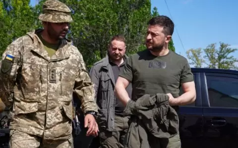Ucrania recupera a 64 militares y un ciudadano estadounidense en un canje de presos