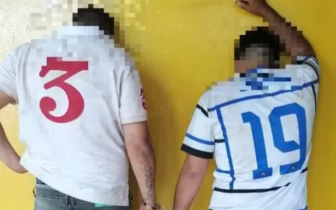 Detienen a dos hombres por molestar con m�sica fuerte y agredir a polic�as