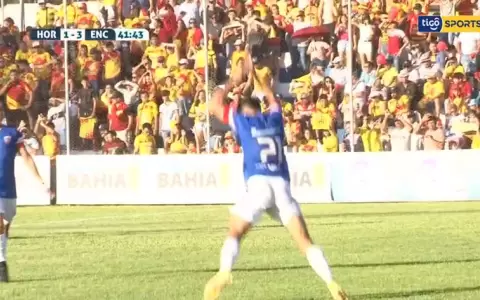 Viral: meti� un golazo de tiro libre y festej� a lo Cristiano Ronaldo