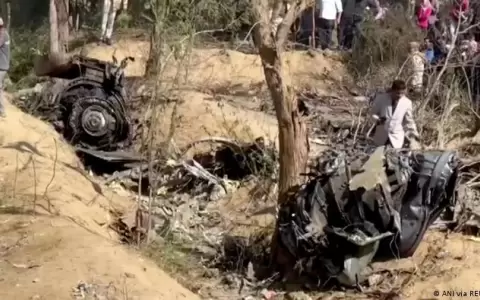 Un piloto indio muere en choque de dos aviones de combate