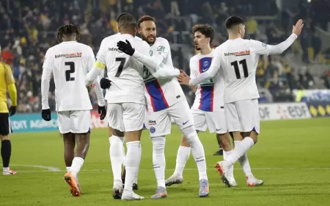 Con cinco goles de Kylian Mbapp�, PSG aplasta a Pays de Cassel