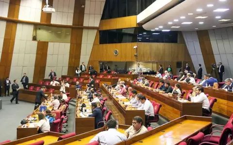 El Congreso se convirti� en una guarida para parientes.