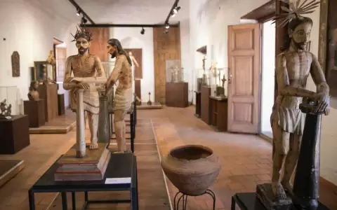 Paseo nocturno por el Museo Monse�or Juan Sinforiano Bogar�n
