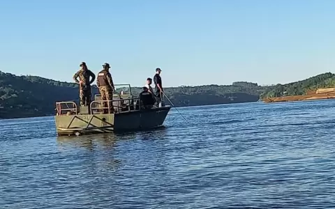 Mujer lanz� a sus hijos al r�o Paran�, intent� autoeliminarse pero pescadores la salvaron