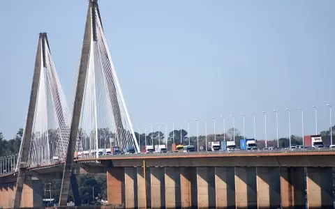 Caos en el cruce fronterizo entre Encarnaci�n y Posadas