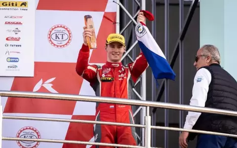 Joshua Duerksen logra el podio en el circuito de Kuwait Motortown