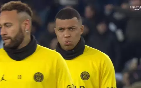 Viral: la reacci�n de Kylian Mbapp� tras un tiro libre de Neymar