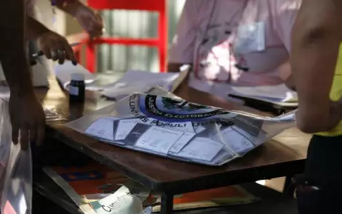 Autoridades en plena campa�a reci�n van renunciando