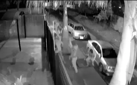 Millonario asalto: roban camioneta y 800 celulares de una vivenda