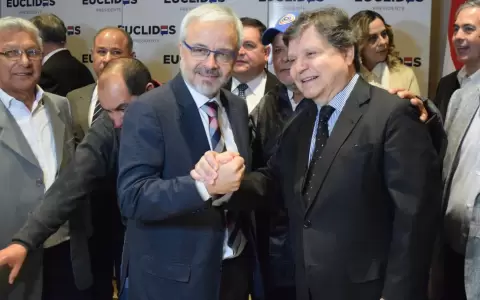 �Mba'�icha piko a estas alturas, por plata voy a concertar�, dice Acevedo y asegura candidatura
