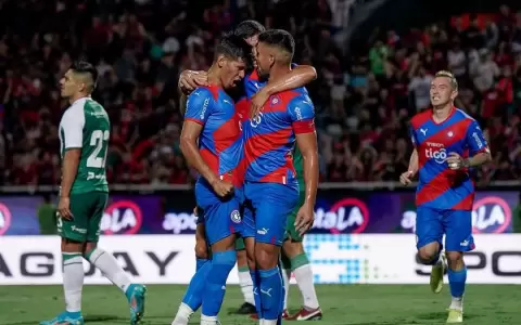 Cerro Porte�o remonta a Oriente Petrolero en la Noche Azulgrana