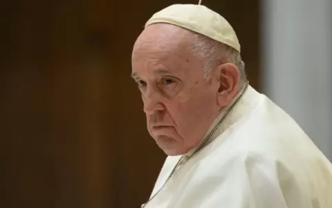 El papa aclar� sus dichos sobre la homosexualidad a un sacerdote cercano a la comunidad LGBT