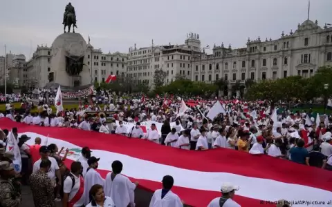 Marchas por la paz en Per� rechazan violentas protestas