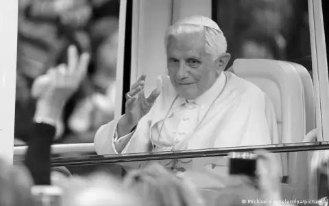 El �ltimo adi�s a Joseph Ratzinger, el papa em�rito