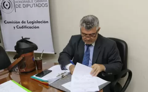 Informe de la Comisi�n de Legislaci�n resalta producci�n de 45 dict�menes en solo seis meses