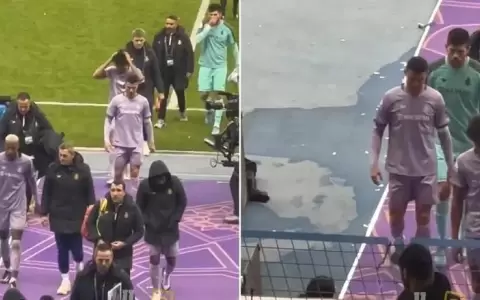 C�nticos a favor de Messi tras la eliminaci�n de Ronaldo