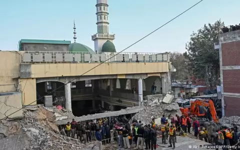 Sube a 83 la cifra de muertos por ataque a mezquita en Pakist�n