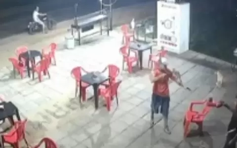 Due�o de lomiter�a atropell� a motochorros que intentaron asaltar su local