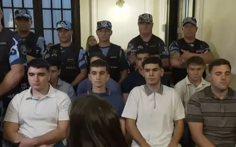 "Solo quiero tomar vino y fumar flores", escribi� uno de los rugbiers tras crimen a B�ez Sosa