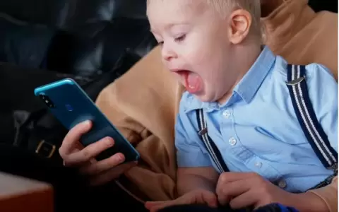 Darle o no el celular a los ni�os cuando est�n llorando, estas son las consecuencias
